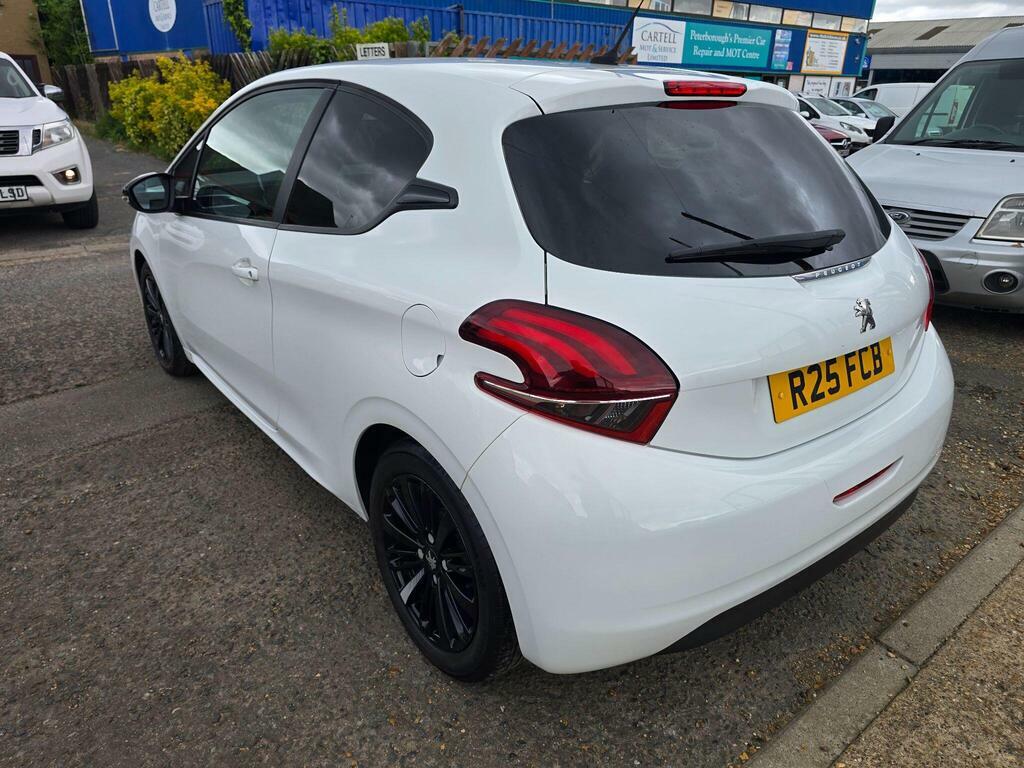 Peugeot 208 1.2 Puretech Black Edition Euro 6  White #5