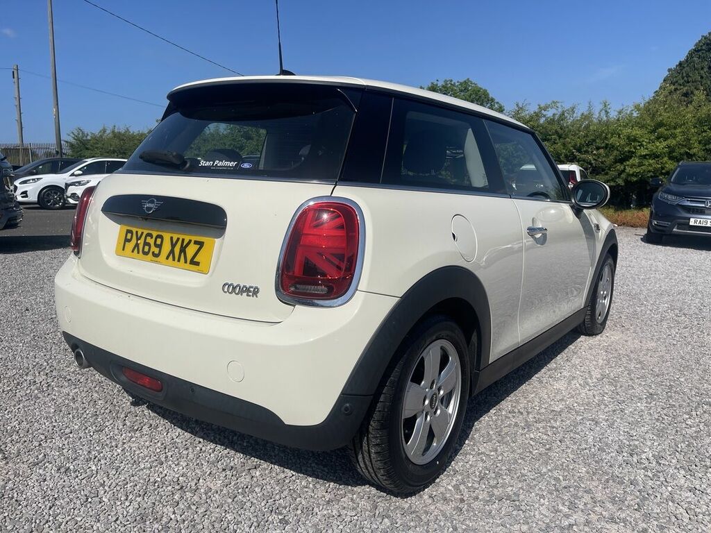 Mini Hatch 1.5 Cooper Classic Hatchback Eur PX69XKZ White #3
