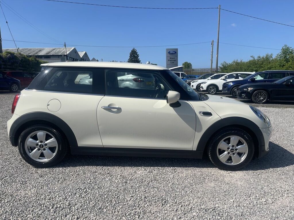 Mini Hatch 1.5 Cooper Classic Hatchback Eur PX69XKZ White #2