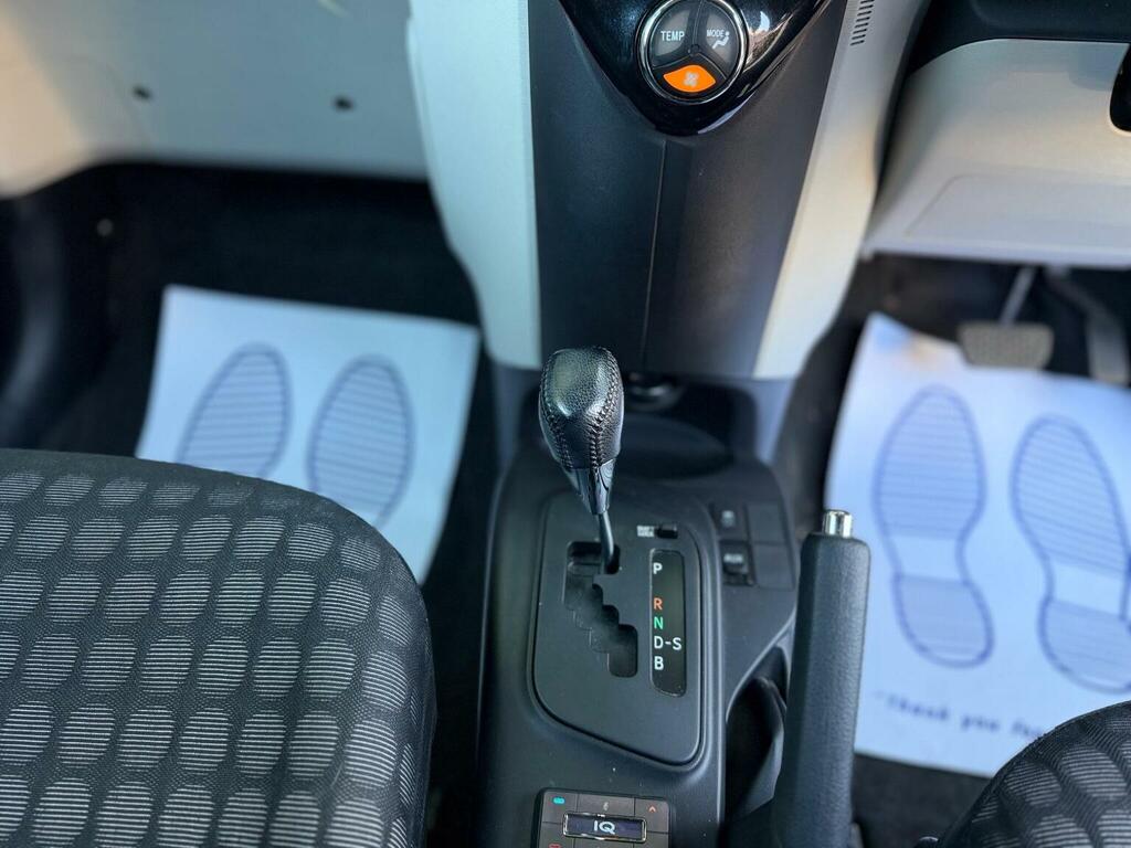 Toyota IQ Vvt-i Iq Red #17