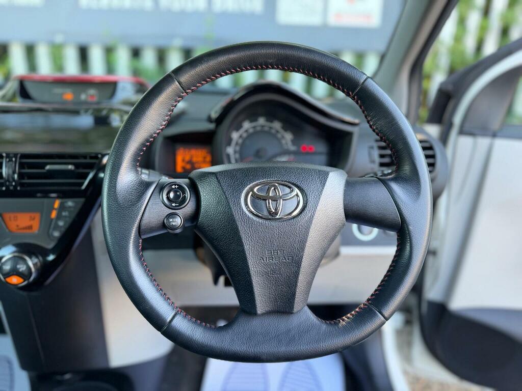 Toyota IQ Vvt-i Iq Red #15