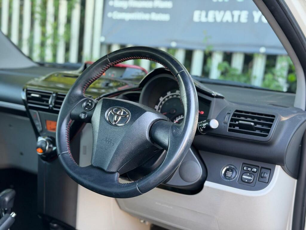 Toyota IQ Vvt-i Iq Red #6