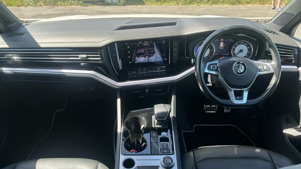Volkswagen Touareg 3.0 Tdi V6 R-line Tiptronic 4Motion Euro 6 Ss 5 KK19WVZ White #4