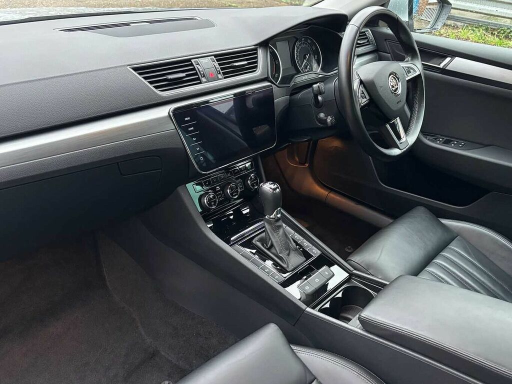 Skoda Superb 2.0 Tdi Cr 190 Se L Executive 4X4 Dsg 7 Sp Silver #2