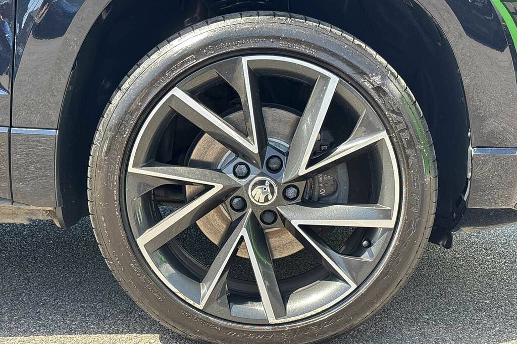 Skoda Karoq Suv 2.0 Tsi 190Ps 4X4 Sportline Dsg Black #5