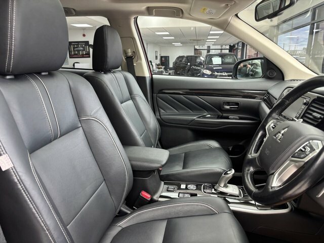 Mitsubishi Outlander 12Kwh 4H Suv DU67OML Red #3