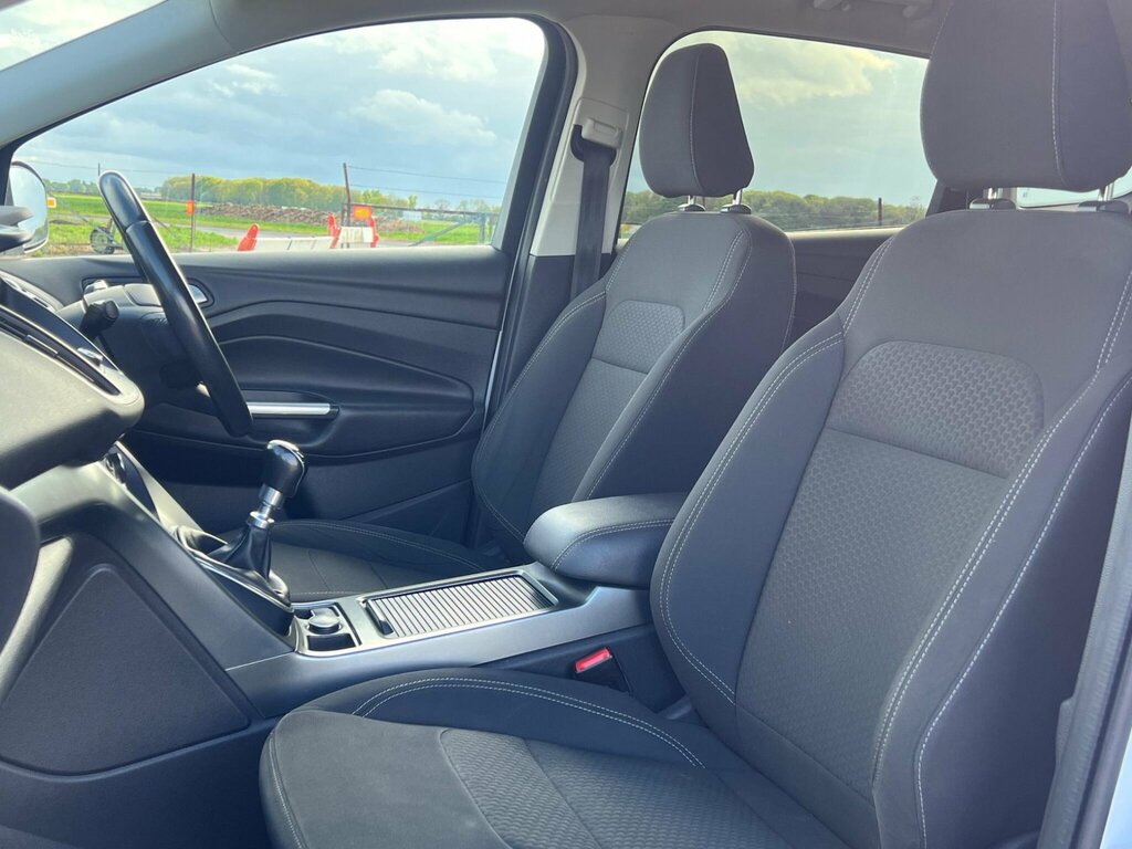 Ford Kuga 1.5 Tdci Zetec Euro 6 Ss EN17EBL White #2