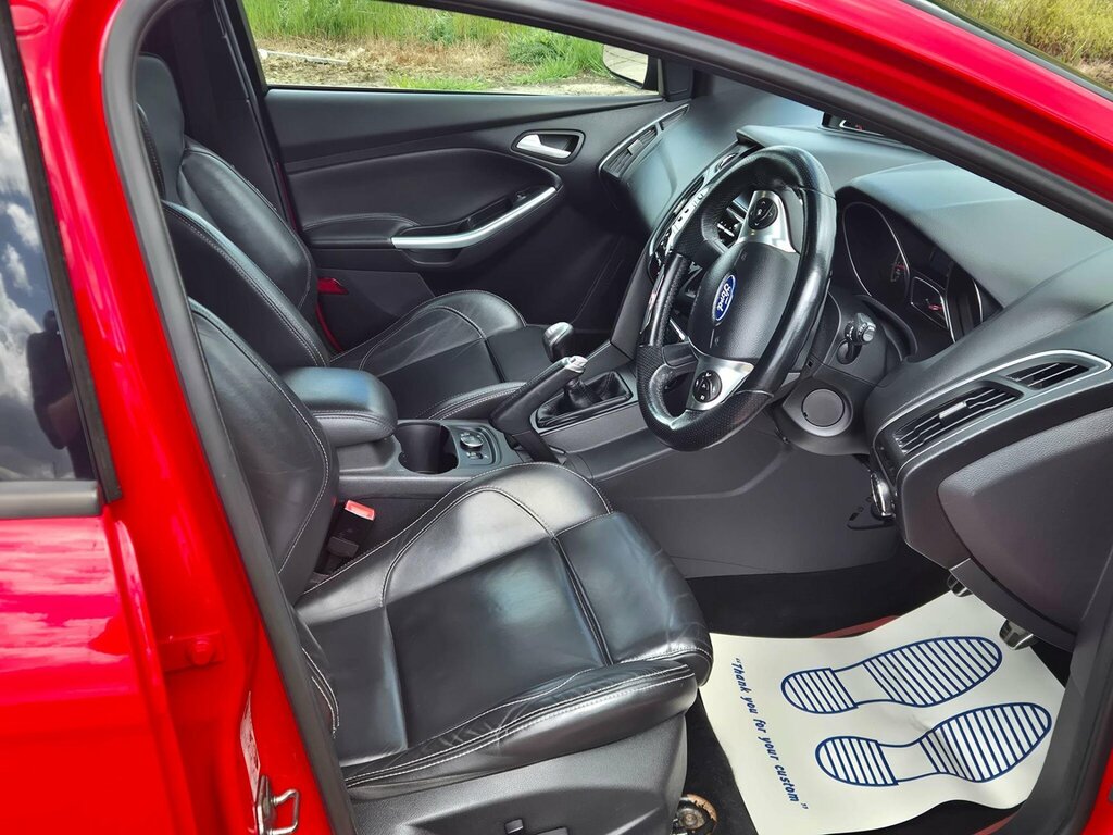 Ford Focus 2.0T Ecoboost St-3 Euro 5 Ss EO13SKJ Red #4
