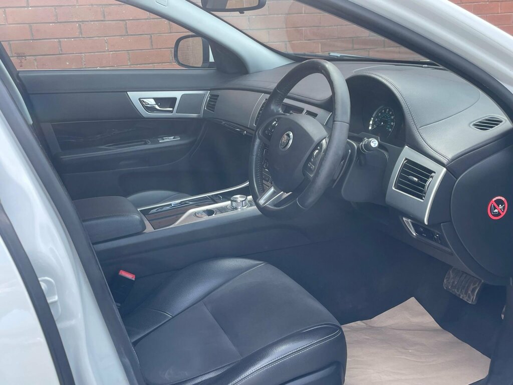 Jaguar XF 2.2D Sport Euro 5 Ss MV63PPZ White #4