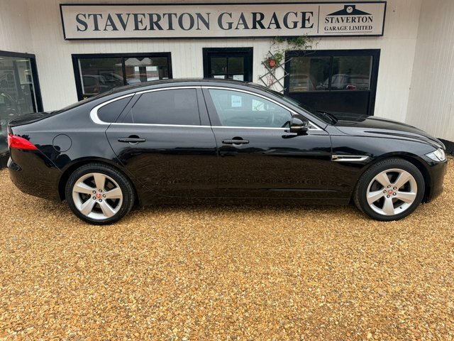 Jaguar XF 2.0D Portfolio Saloon Awd Euro 6 OV17TNU Black #5