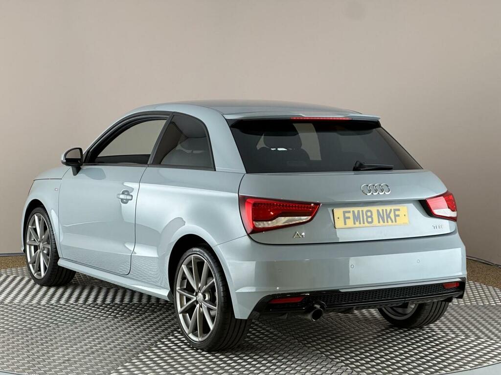 Audi A1 1.0 Tfsi Black Edition Euro 6 Ss FM18NKF #4