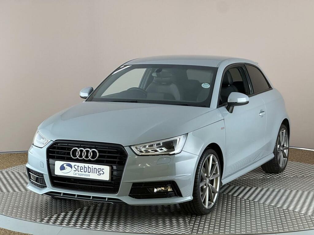 Audi A1 1.0 Tfsi Black Edition Euro 6 Ss FM18NKF #3