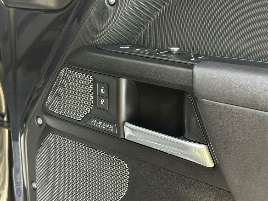 Land Rover Defender 90 2.5 90 X-tech Ltd Edition Td5 4X4 Silver #17