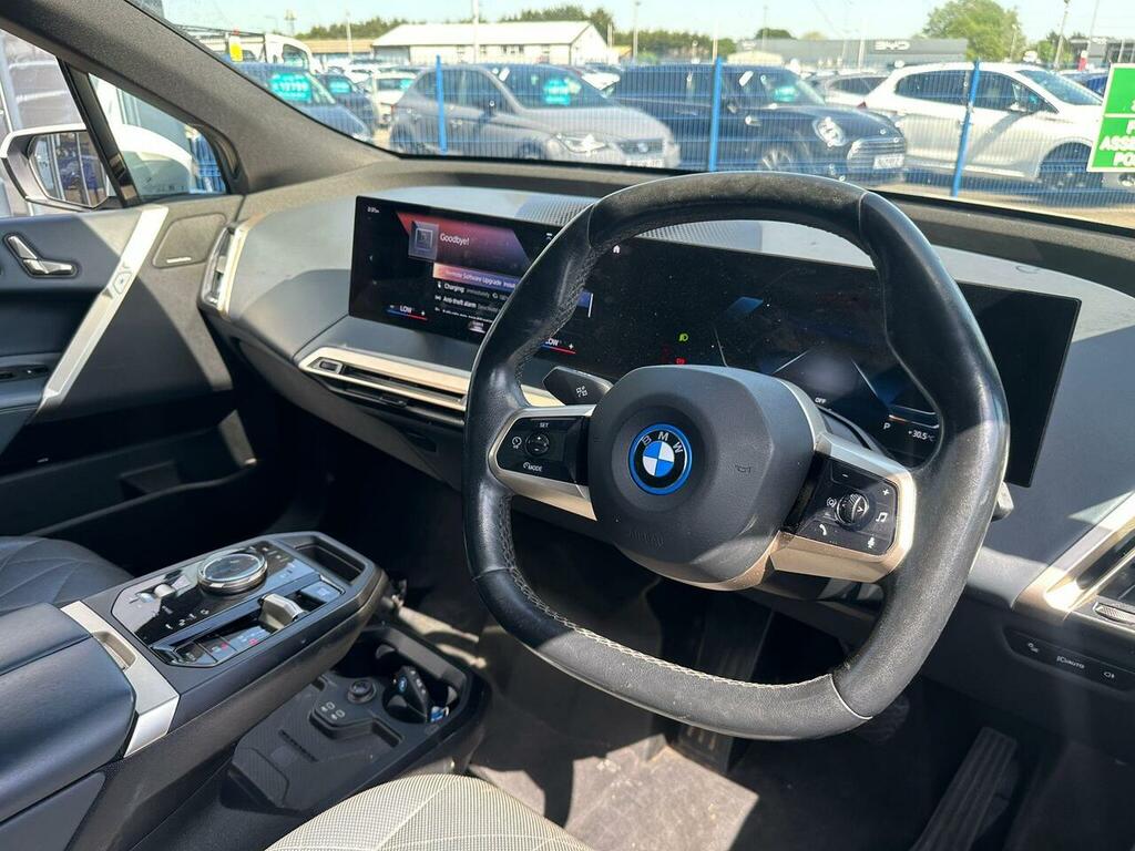 BMW iX 40 76.6Kwh M Sport Xdrive White #2