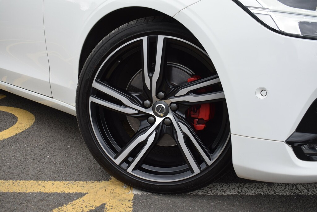 Volvo V90 D4 R-design White