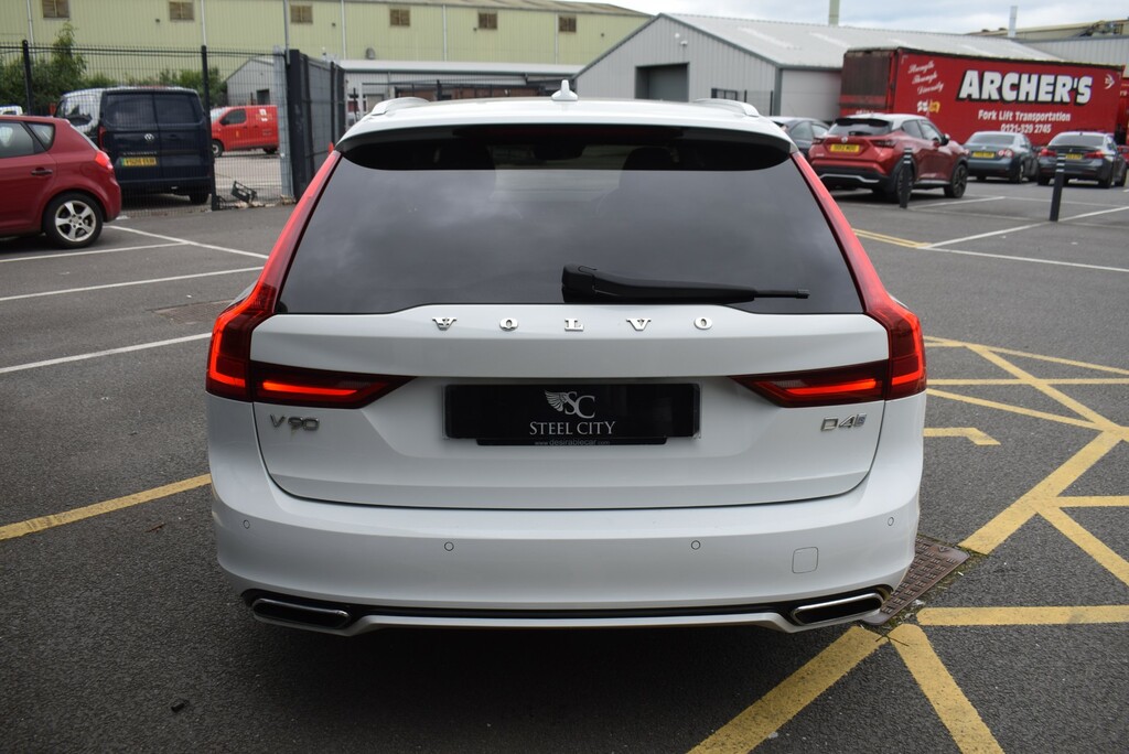 Volvo V90 D4 R-design BV17UNG White #4