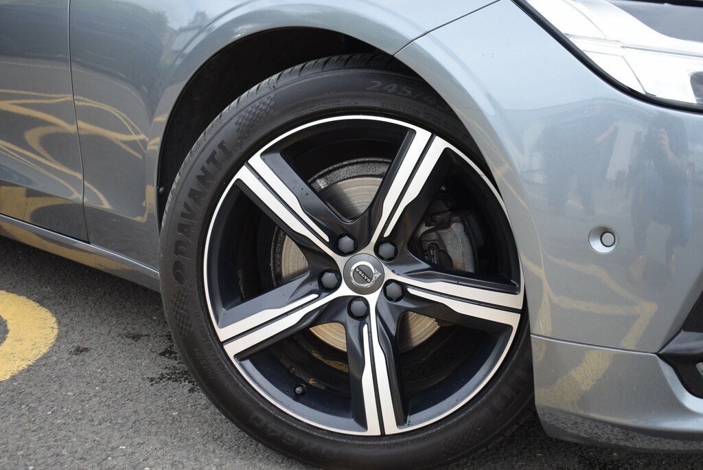 Volvo V90 D4 R-design 