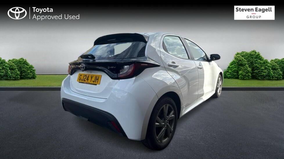 Toyota Yaris 1.5 Vvt-h Icon Hatchback Hybrid E-cvt E GJ24YJH White #4