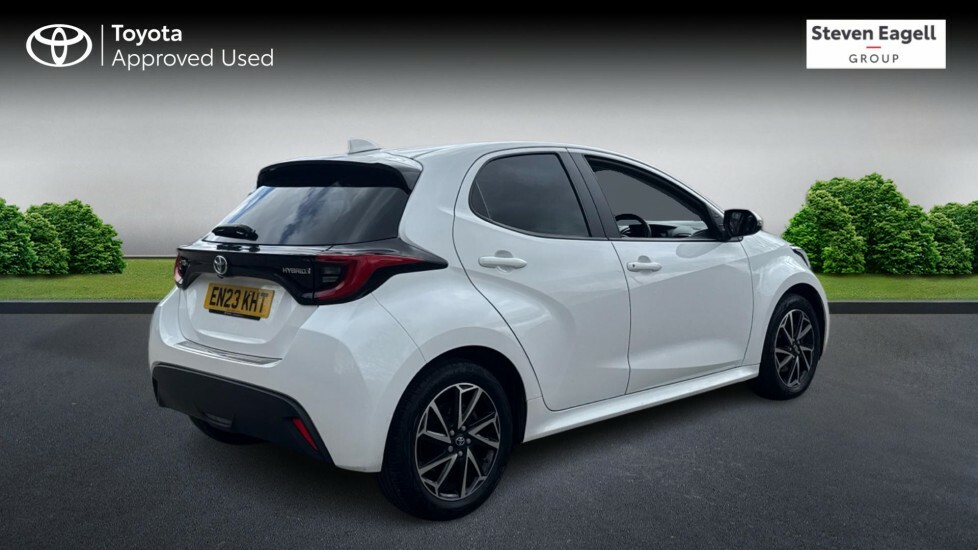 Toyota Yaris 1.5 Vvt-h Design Hatchback Hybrid E-cvt EN23KHT White #2