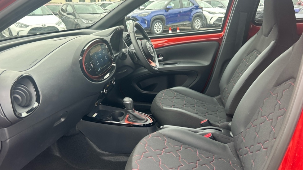 Toyota Aygo X 1.0 Vvt-i Exclusive X-shift Euro 6 Ss Red #5