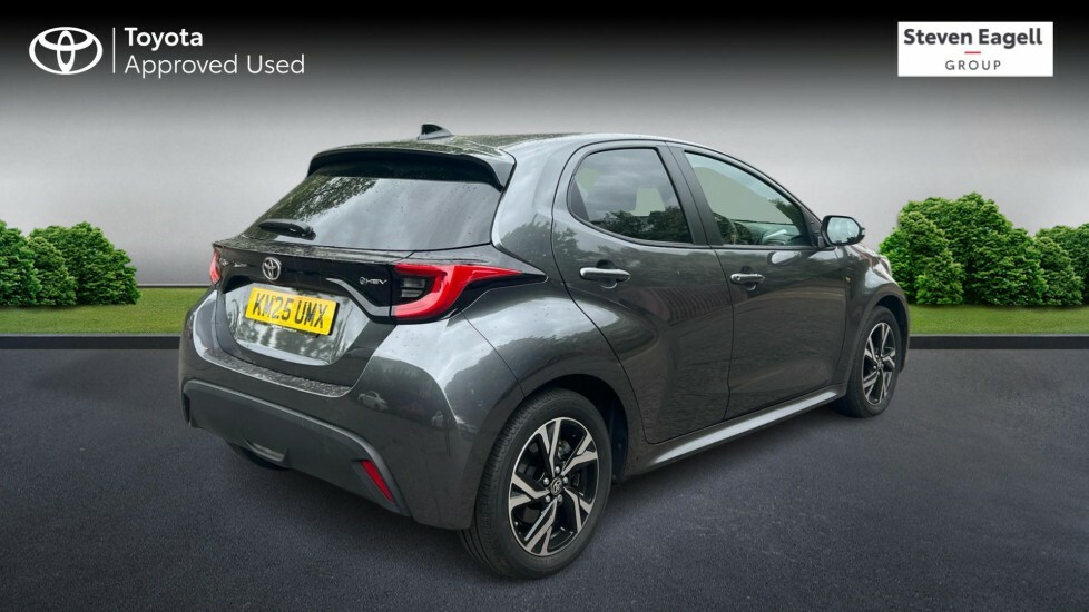 Toyota Yaris 1.5 Vvt-h Design E-cvt Euro 6 Ss KM25UMX Grey #2