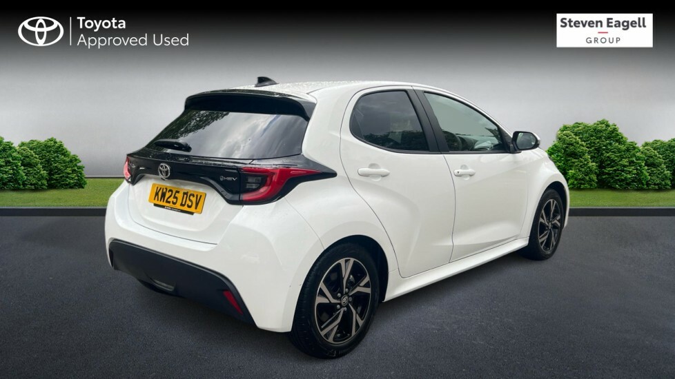 Toyota Yaris 1.5 Vvt-h Design E-cvt Euro 6 Ss KW25DSV White #2