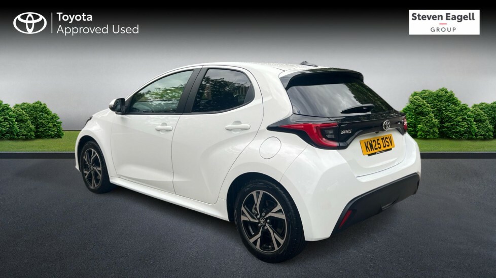 Toyota Yaris 1.5 Vvt-h Design E-cvt Euro 6 Ss KW25DSV White #4