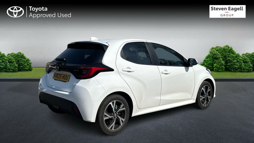 Toyota Yaris 1.5 Vvt-h Design Hatchback Hybrid E-cvt KN25HUU White #2