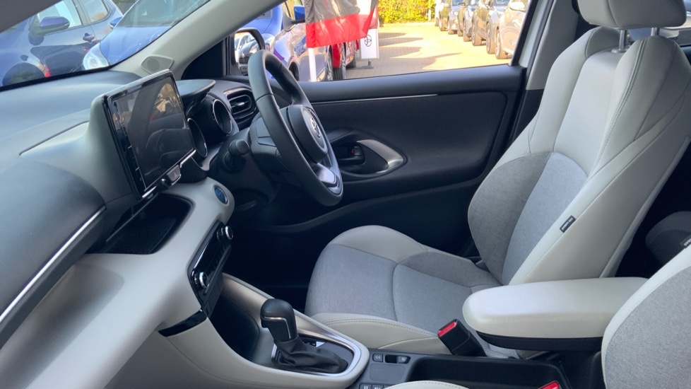 Toyota Yaris 1.5 Vvt-h Excel Hatchback Hybrid E-cvt KN73NYL White #5