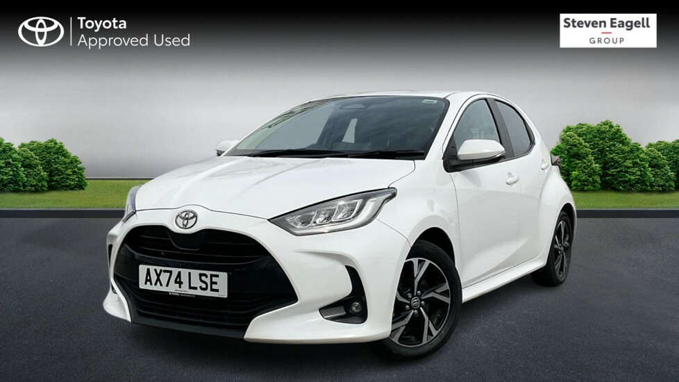 Toyota Yaris 1.5 Vvt-h Design E-cvt Euro 6 Ss AX74LSE White #3