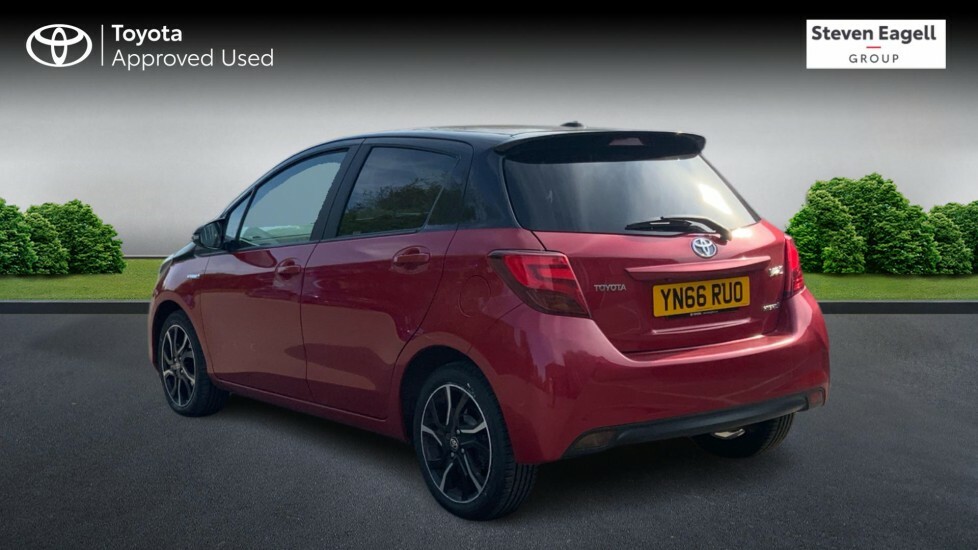 Toyota Yaris 1.5 Vvt-h Design Hatchback Hybrid E-cvt YN66RUO Red #4