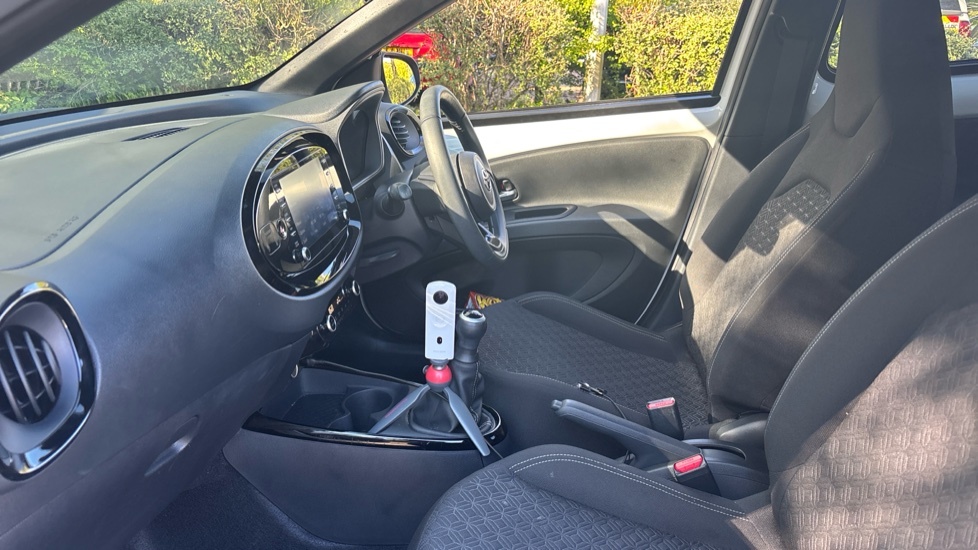 Toyota Aygo X 1.0 Vvt-i Edge Euro 6 Ss BF23TUA White #5
