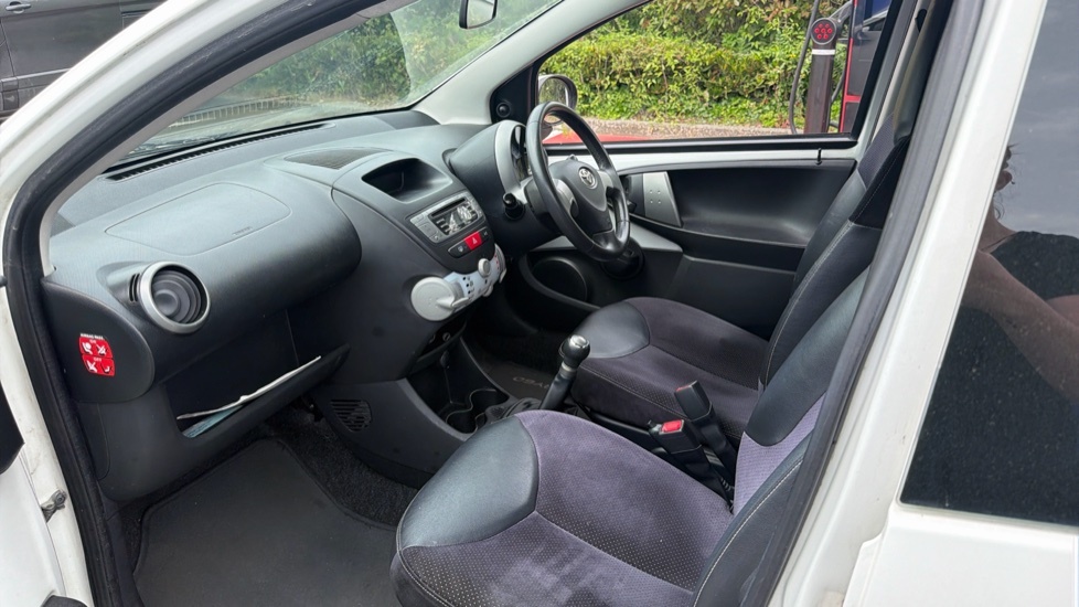 Toyota Aygo 1.0 Vvt-i Ice Euro 5 AV13YHM White #5