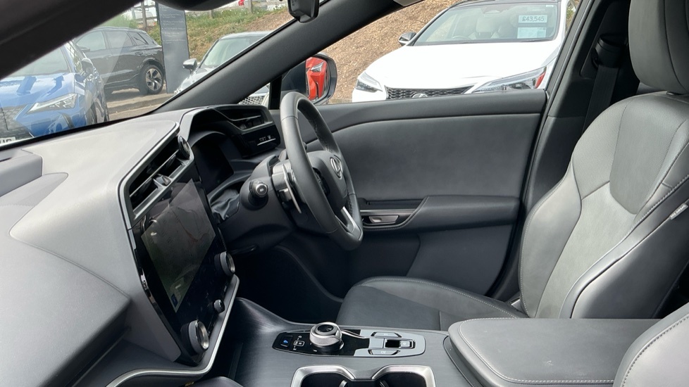 Lexus RZ 450E 71.4Kwh Premium Suv Direct4 LR25UTT White #6