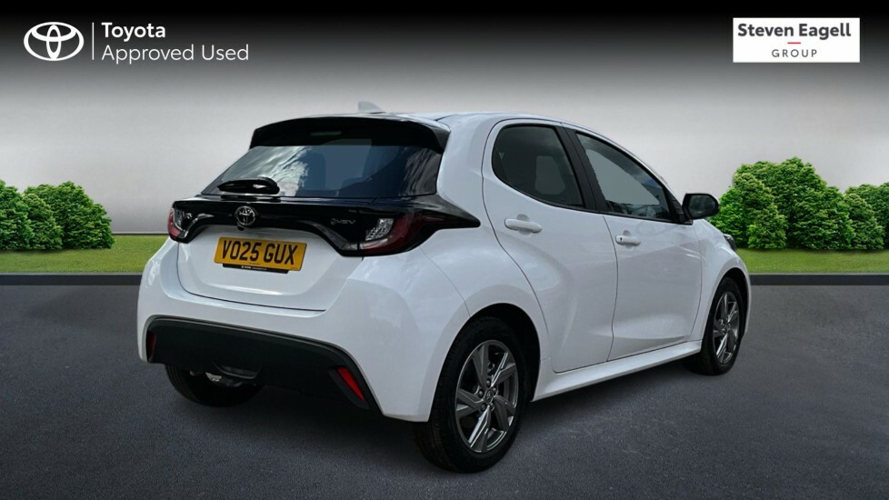 Toyota Yaris 1.5 Vvt-h Icon E-cvt Euro 6 Ss VO25GUX White #2