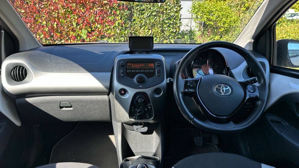 Toyota Aygo 1.0 Vvt-i X-play Hatchback X-shift Euro White #6