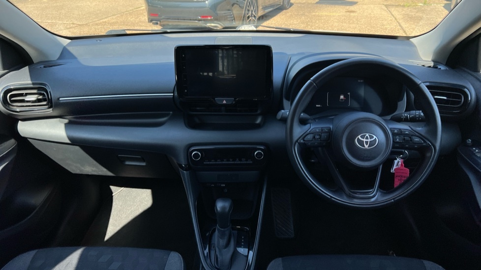 Toyota Yaris 1.5 Vvt-h Design E-cvt Euro 6 Ss GL24RNN White #6