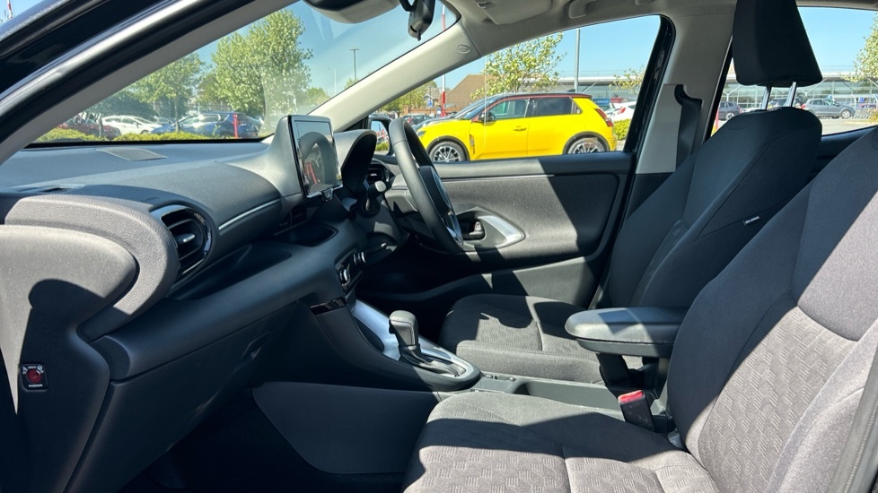 Toyota Yaris 1.5 Vvt-h Icon E-cvt Euro 6 Ss KM75ZPS Black #5