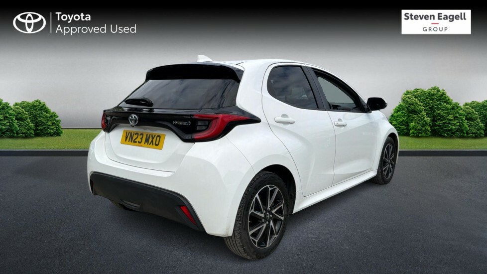 Toyota Yaris 1.5 Vvt-h Design E-cvt Euro 6 Ss VN23MXO White #2