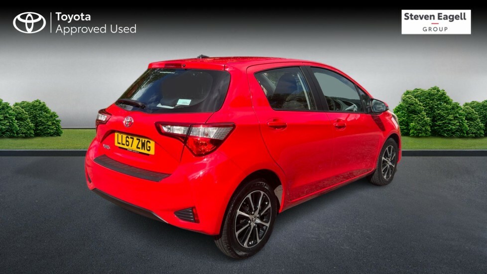 Toyota Yaris 1.5 Vvt-i Icon Tech Cvt Euro 6 Red #2