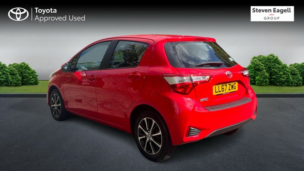 Toyota Yaris 1.5 Vvt-i Icon Tech Cvt Euro 6 Red #4