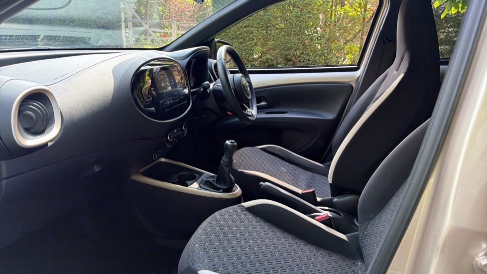 Toyota Aygo X 1.0 Vvt-i Edge Euro 6 Ss EK24FZH Beige #5