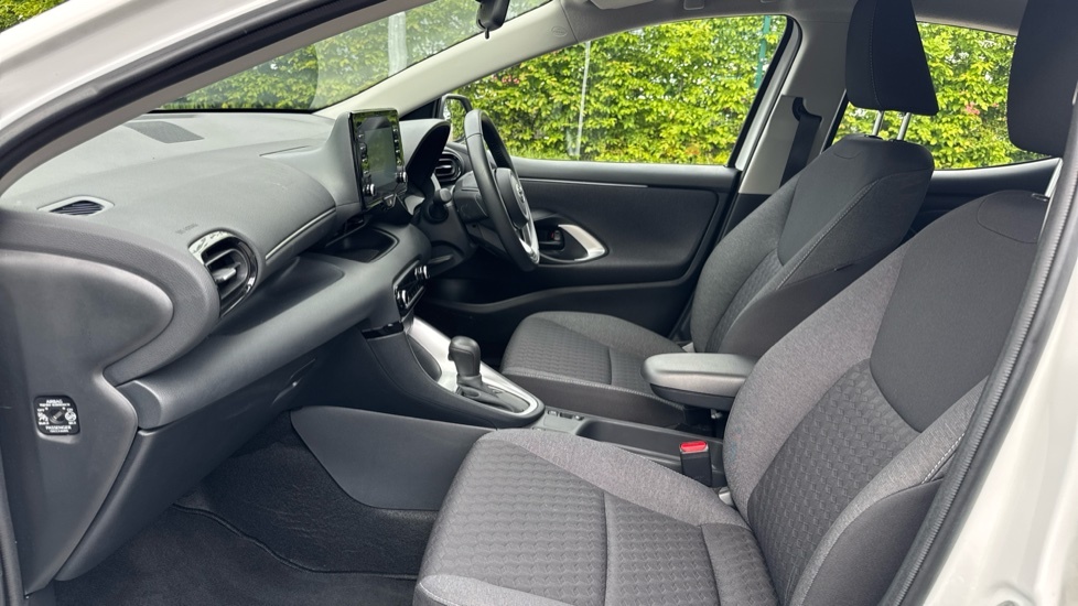 Toyota Yaris 1.5 Vvt-h Icon Hatchback Hybrid E-cvt E EN23TNK White #5