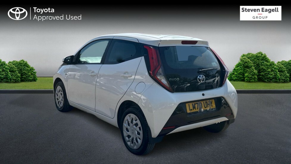 Toyota Aygo 1.0 Vvt-i X-play Euro 6 Safety Sense LM70UHY White #4