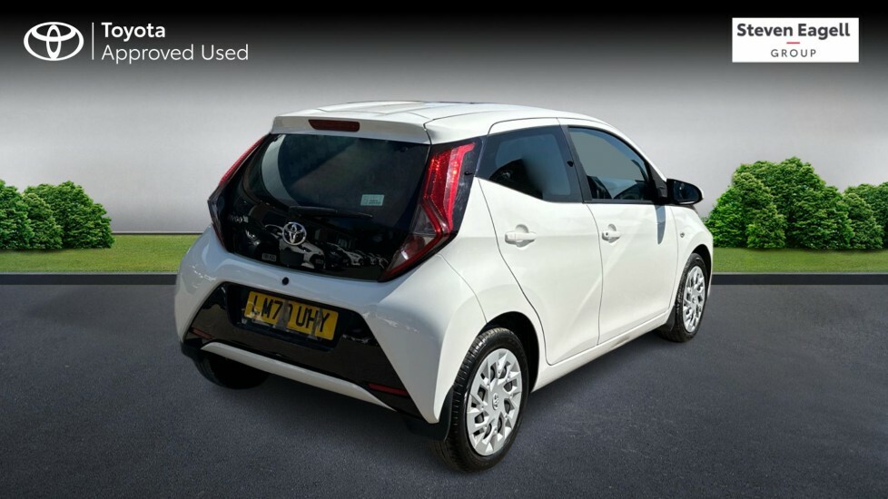 Toyota Aygo 1.0 Vvt-i X-play Euro 6 Safety Sense LM70UHY White #2