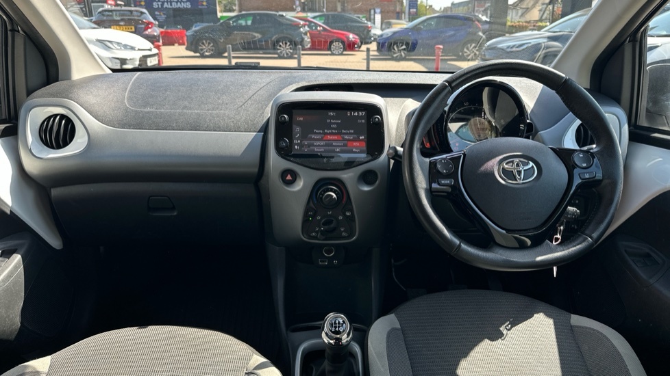 Toyota Aygo 1.0 Vvt-i X-play Euro 6 Safety Sense LM70UHY White #6