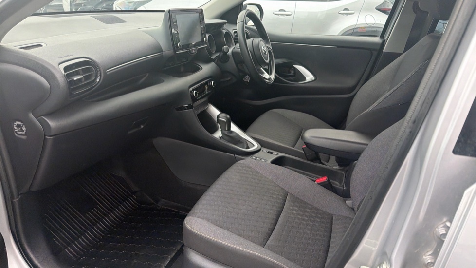 Toyota Yaris 1.5 Vvt-h Design E-cvt Euro 6 Ss VN23CXT Silver #5