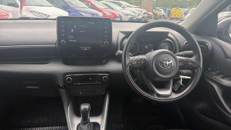 Toyota Yaris 1.5 Vvt-h Design E-cvt Euro 6 Ss VN23CXT Silver #6