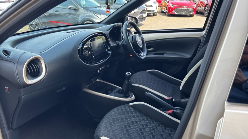 Toyota Aygo X 1.0 Vvt-i Edge Euro 6 Ss EA23KKF Beige #5