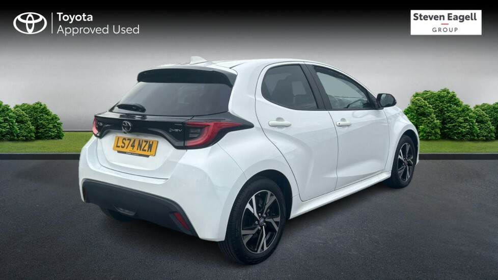 Toyota Yaris 1.5 Vvt-h Design E-cvt Euro 6 Ss LS74NZW White #3